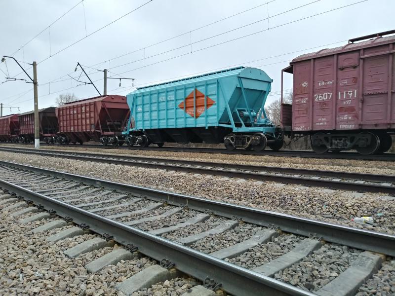 Грузовое железнодорожное движение  идет в плановом режиме 		