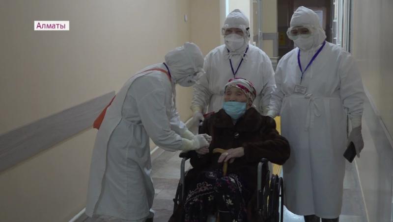 Столетняя алматинка победила коронавирус