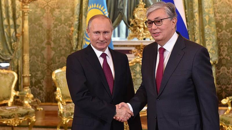 Казахстан стал жертвой международных банд - Путин