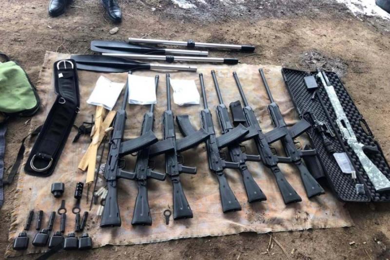 В сарае алматинца нашли восемь карабинов «Сайга» с оптическими прицелами (видео)
