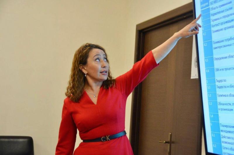 Руководство Каражанбасмунай садится за парту