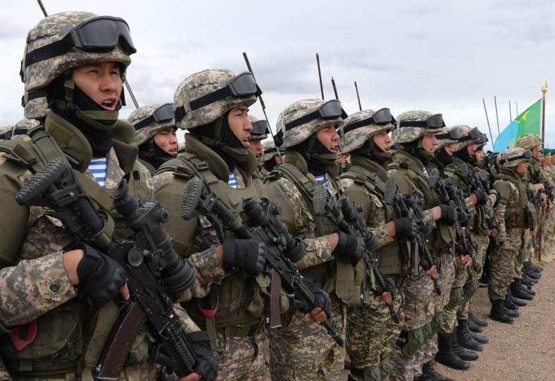Слухи об отправке казахстанских военных в Украину опровергли в Минобороны РК