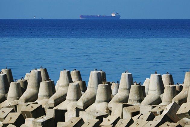Нефтетанкер ЛУКОЙЛа изменил курс с США на Францию