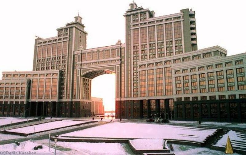 Казахстан не планирует менять маршруты транспортировки нефти - Минэнерго