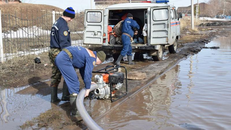В одном из районов Атырауской области объявлен режим ЧП из-за паводков