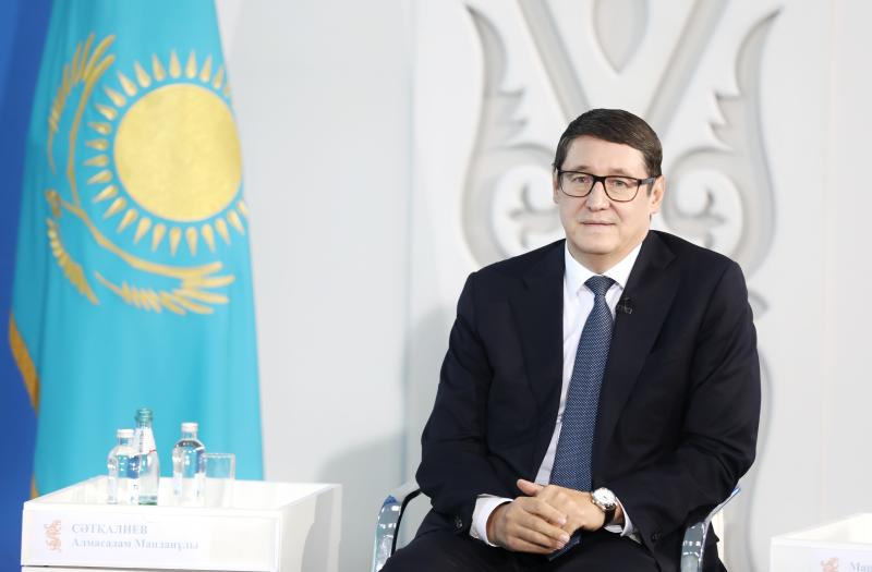 Алмасадам Саткалиев: зарплаты сокращены на 30 процентов