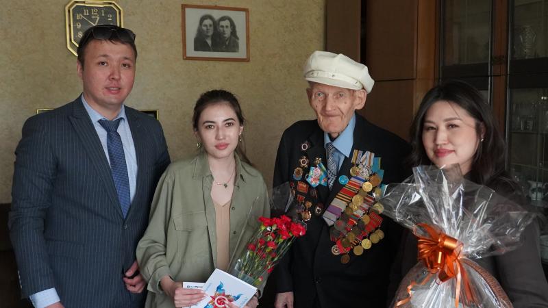 Сотрудники «КазМунайГаз» поздравили ветеранов войны