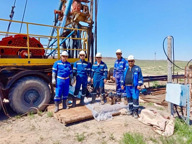 Нефтяники Каражанбаса очистили скважину питьевой воды в селе Таушык