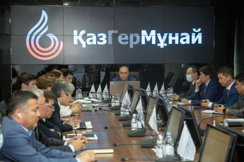 Еңбек ұжымдарымен кездесу