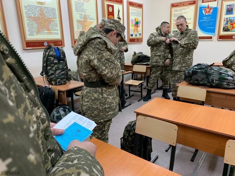 Среди молодых казахстанцев немало тех, кто уклоняется от службы в армии - министр обороны