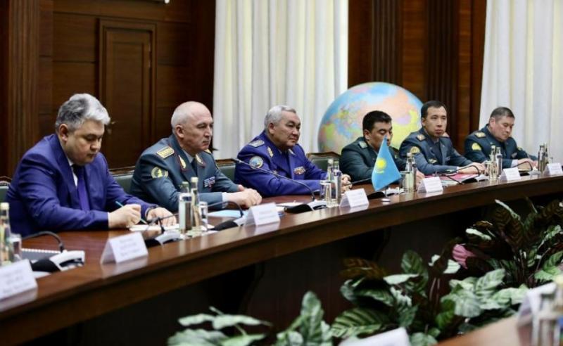 Министры обороны Казахстана и России обсудили вопросы двустороннего сотрудничества