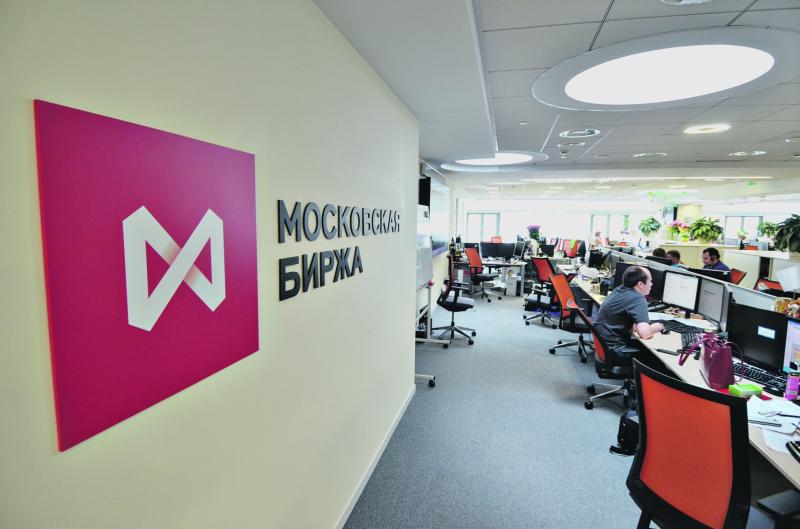 Сегодня Мосбиржа начнет торговать узбекским сумом, армянским драмом и южноафриканским рэндом