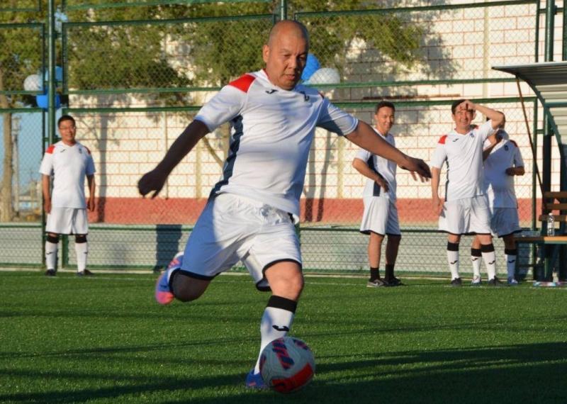 Сыграли вничью: буровики Каражанбаса не смогли одолеть свое начальство в футболе